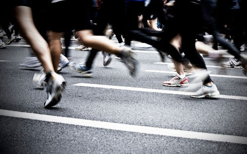 Kreatin a vytrvalostní sportovci: jaké jsou benefity a kdy nás může naopak zpomalit?