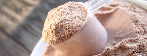 CFM protein v odměrce.