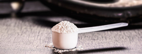 Výživový doplněk v odměrce.