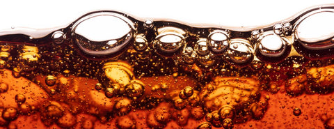 Chemický proces tvorby umělého sladidla.