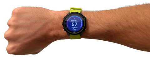 Hodinky měřící VO2max.