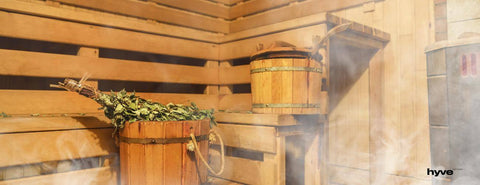 Vnitřek sauny připravené na saunování.